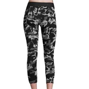 Koral Knockout Camo Crop Legging in Black Camo Large High Rise